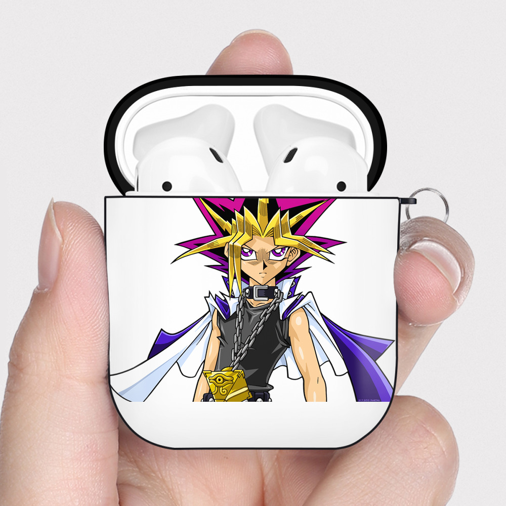 （画像用） 遊☆戯☆王 Yu-Gi-Oh! AirPods 第2世代保護ケース ハードシェル ブラック 耐衝撃・防指紋・カラビナ付き