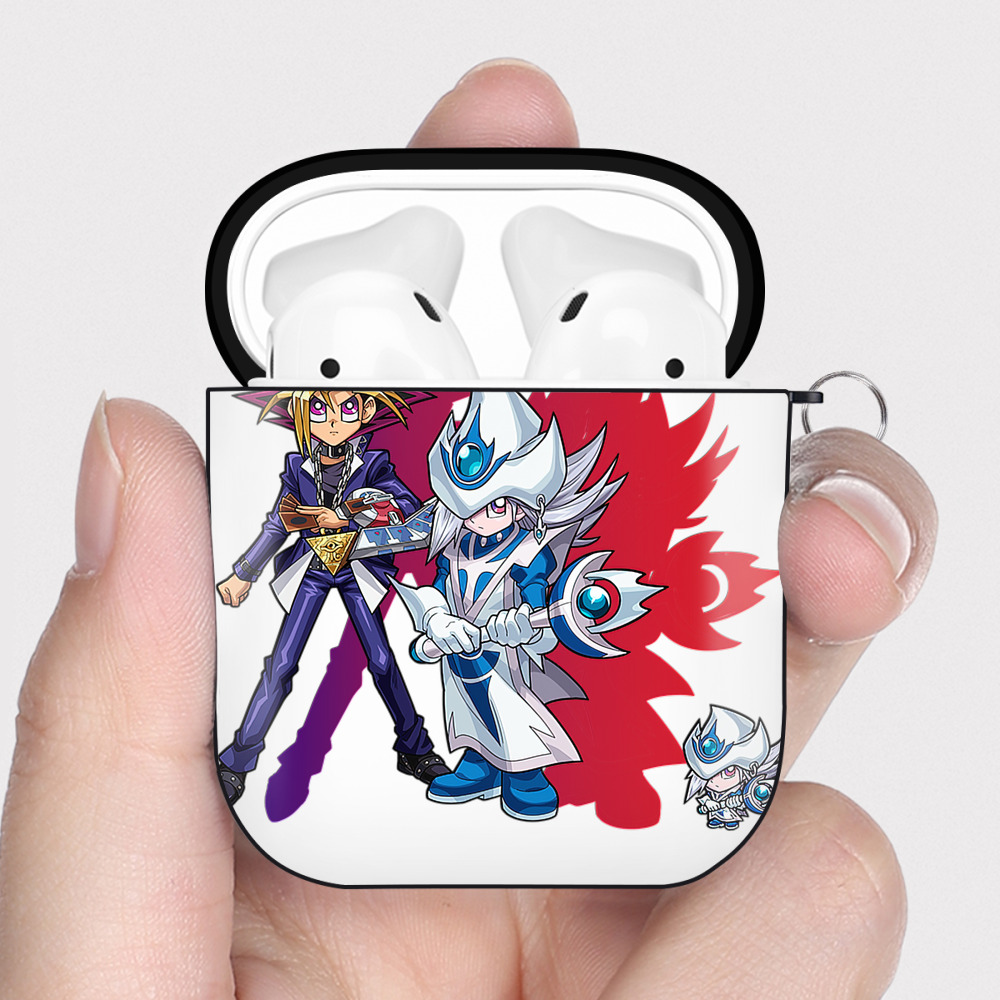 （画像用） 遊☆戯☆王 Yu-Gi-Oh! AirPods 第2世代保護ケース ハードシェル ブラック 耐衝撃・防指紋・カラビナ付き