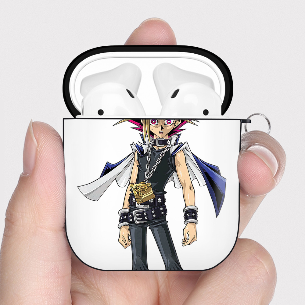 （画像用） 遊☆戯☆王 Yu-Gi-Oh! AirPods 第2世代保護ケース ハードシェル ブラック 耐衝撃・防指紋・カラビナ付き