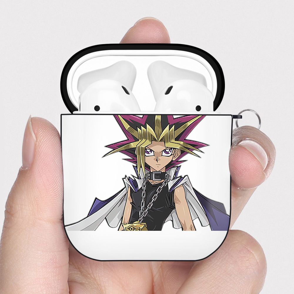 （画像用） 遊☆戯☆王 Yu-Gi-Oh! AirPods 第2世代保護ケース ハードシェル ブラック 耐衝撃・防指紋・カラビナ付き