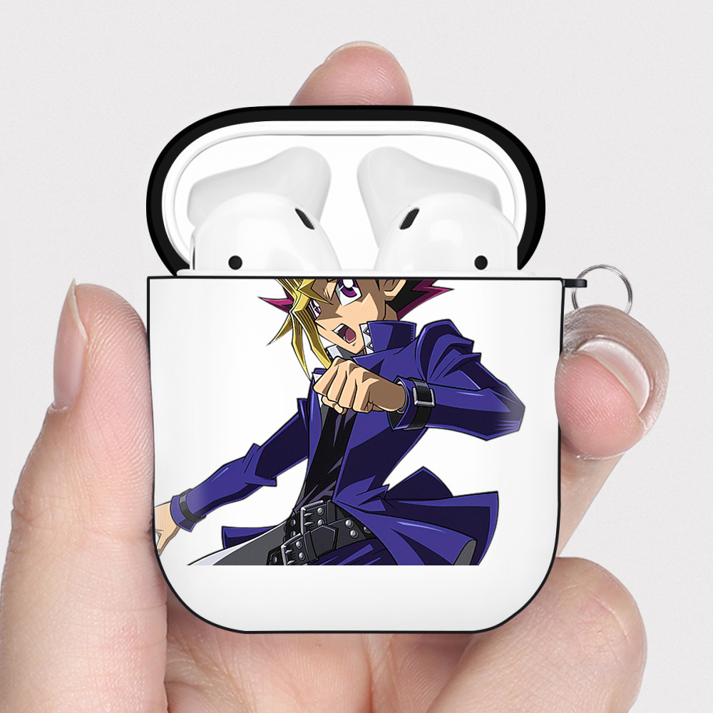 （画像用） 遊☆戯☆王 Yu-Gi-Oh! AirPods 第2世代保護ケース ハードシェル ブラック 耐衝撃・防指紋・カラビナ付き