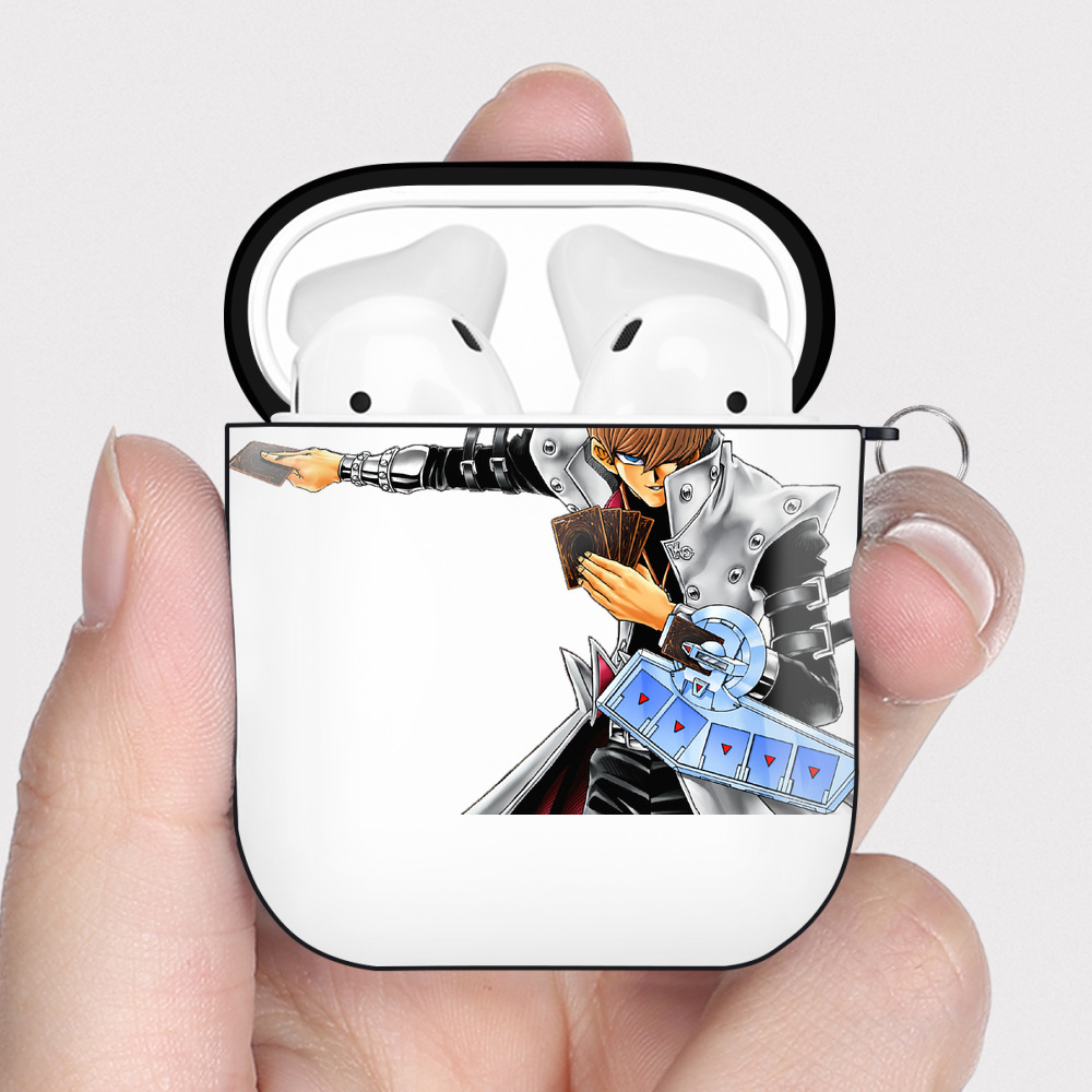 （画像用） 遊☆戯☆王 Yu-Gi-Oh! AirPods 第2世代保護ケース ハードシェル ブラック 耐衝撃・防指紋・カラビナ付き