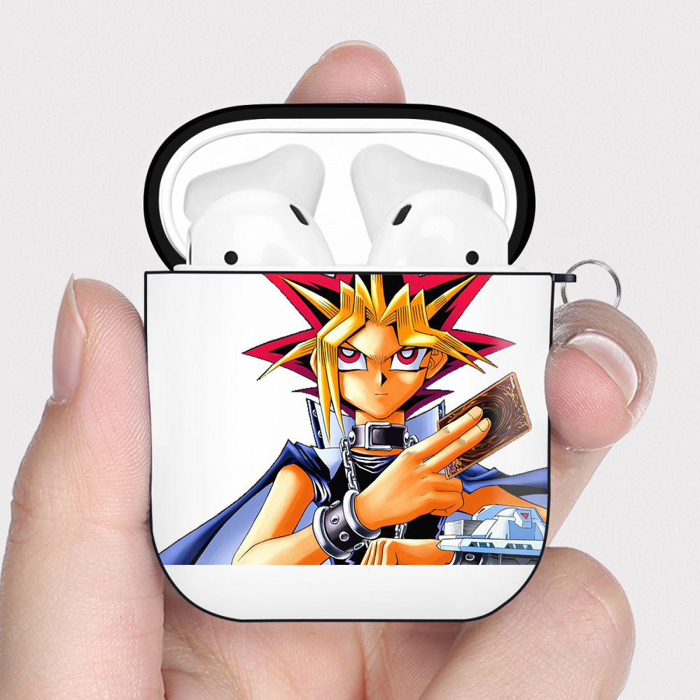 （画像用） 遊☆戯☆王 Yu-Gi-Oh! AirPods 第2世代保護ケース ハードシェル ブラック 耐衝撃・防指紋・カラビナ付き
