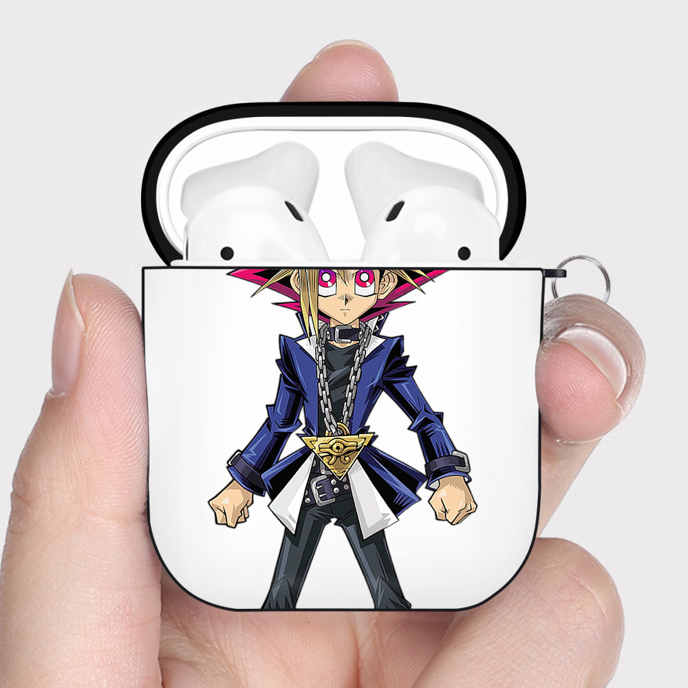 （画像用） 遊☆戯☆王 Yu-Gi-Oh! AirPods 第2世代保護ケース ハードシェル ブラック 耐衝撃・防指紋・カラビナ付き