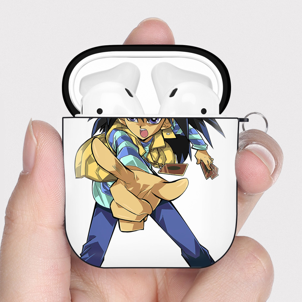 （画像用） 遊☆戯☆王 Yu-Gi-Oh! AirPods 第2世代保護ケース ハードシェル ブラック 耐衝撃・防指紋・カラビナ付き