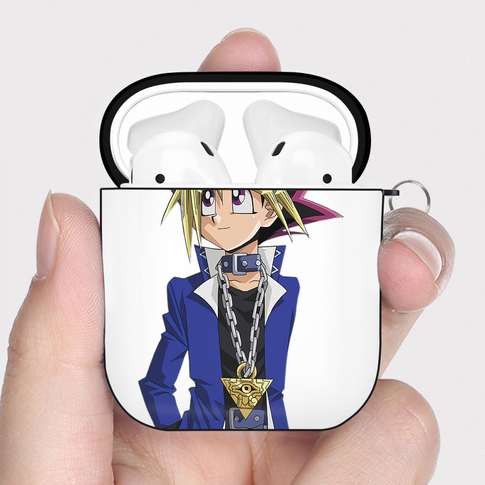 （画像用） 遊☆戯☆王 Yu-Gi-Oh! AirPods 第2世代保護ケース ハードシェル ブラック 耐衝撃・防指紋・カラビナ付き