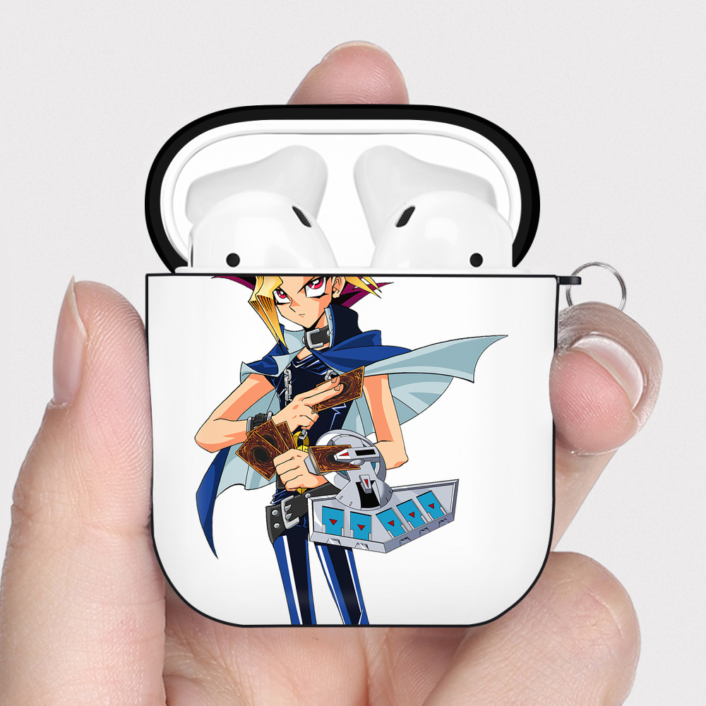 （画像用） 遊☆戯☆王 Yu-Gi-Oh! AirPods 第2世代保護ケース ハードシェル ブラック 耐衝撃・防指紋・カラビナ付き