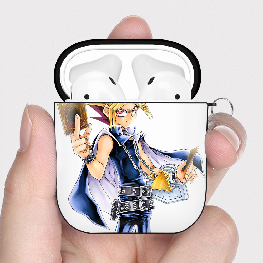（画像用） 遊☆戯☆王 Yu-Gi-Oh! AirPods 第2世代保護ケース ハードシェル ブラック 耐衝撃・防指紋・カラビナ付き