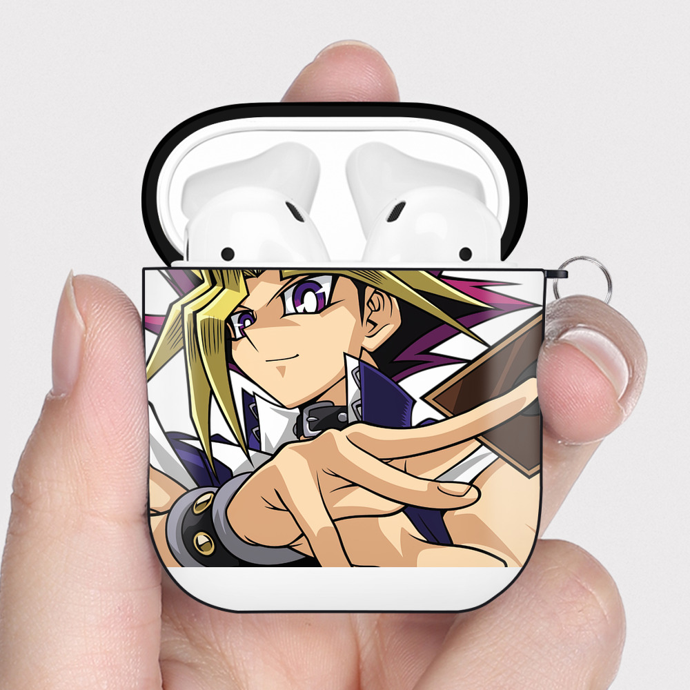 （画像用） 遊☆戯☆王 Yu-Gi-Oh! AirPods 第2世代保護ケース ハードシェル ブラック 耐衝撃・防指紋・カラビナ付き