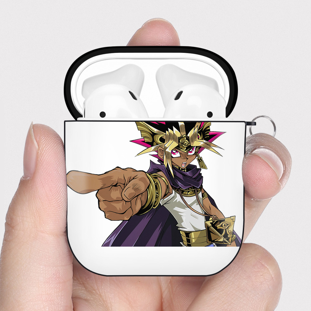（画像用） 遊☆戯☆王 Yu-Gi-Oh! AirPods 第2世代保護ケース ハードシェル ブラック 耐衝撃・防指紋・カラビナ付き