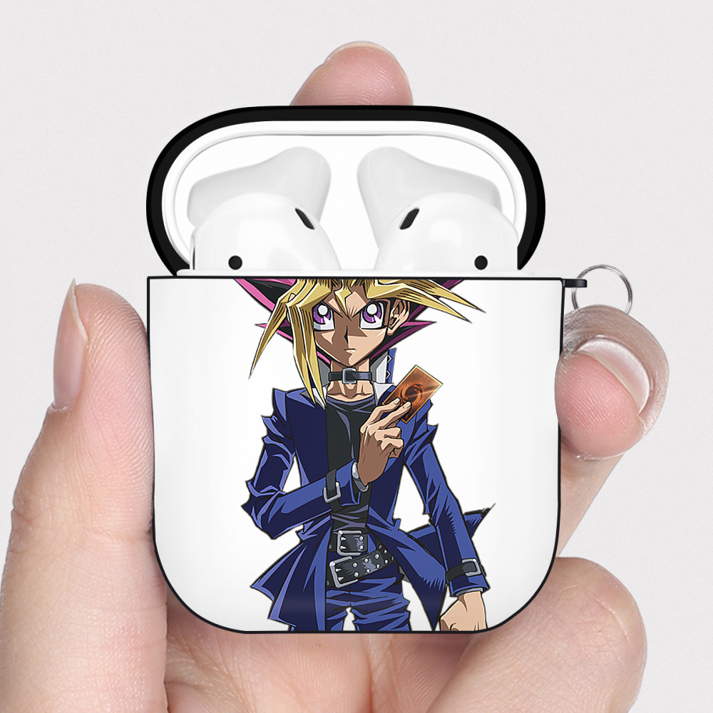 （画像用） 遊☆戯☆王 Yu-Gi-Oh! AirPods 第2世代保護ケース ハードシェル ブラック 耐衝撃・防指紋・カラビナ付き