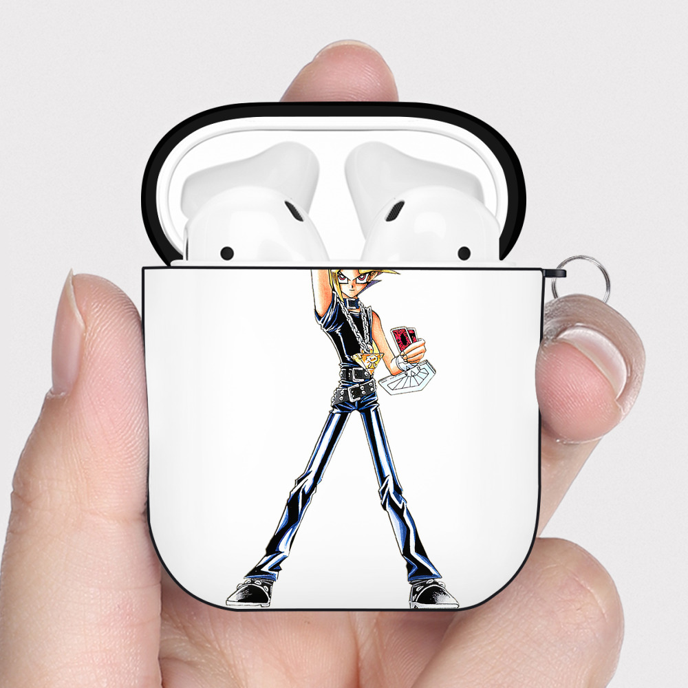 （画像用） 遊☆戯☆王 Yu-Gi-Oh! AirPods 第2世代保護ケース ハードシェル ブラック 耐衝撃・防指紋・カラビナ付き