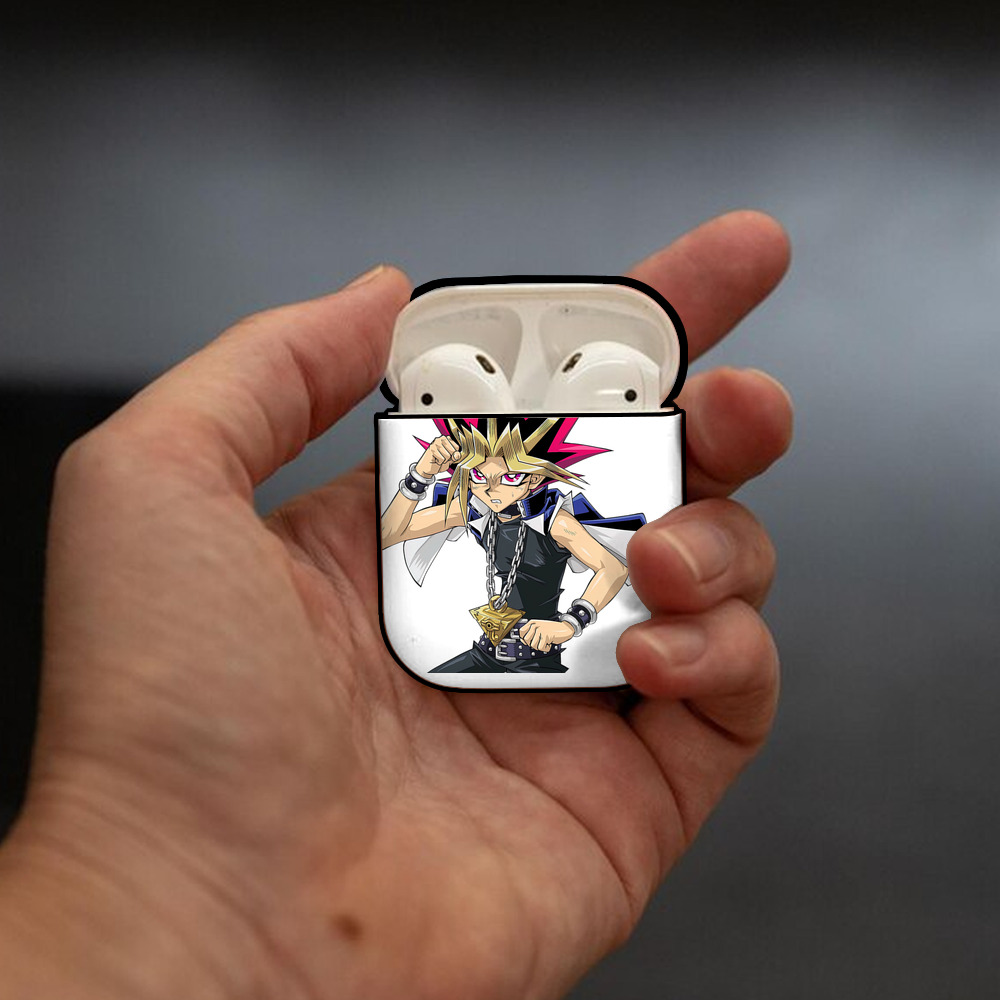 遊☆戯☆王 Yu-Gi-Oh! AirPods 第2世代保護ケース ハードシェル ブラック 耐衝撃・防指紋・カラビナ付き