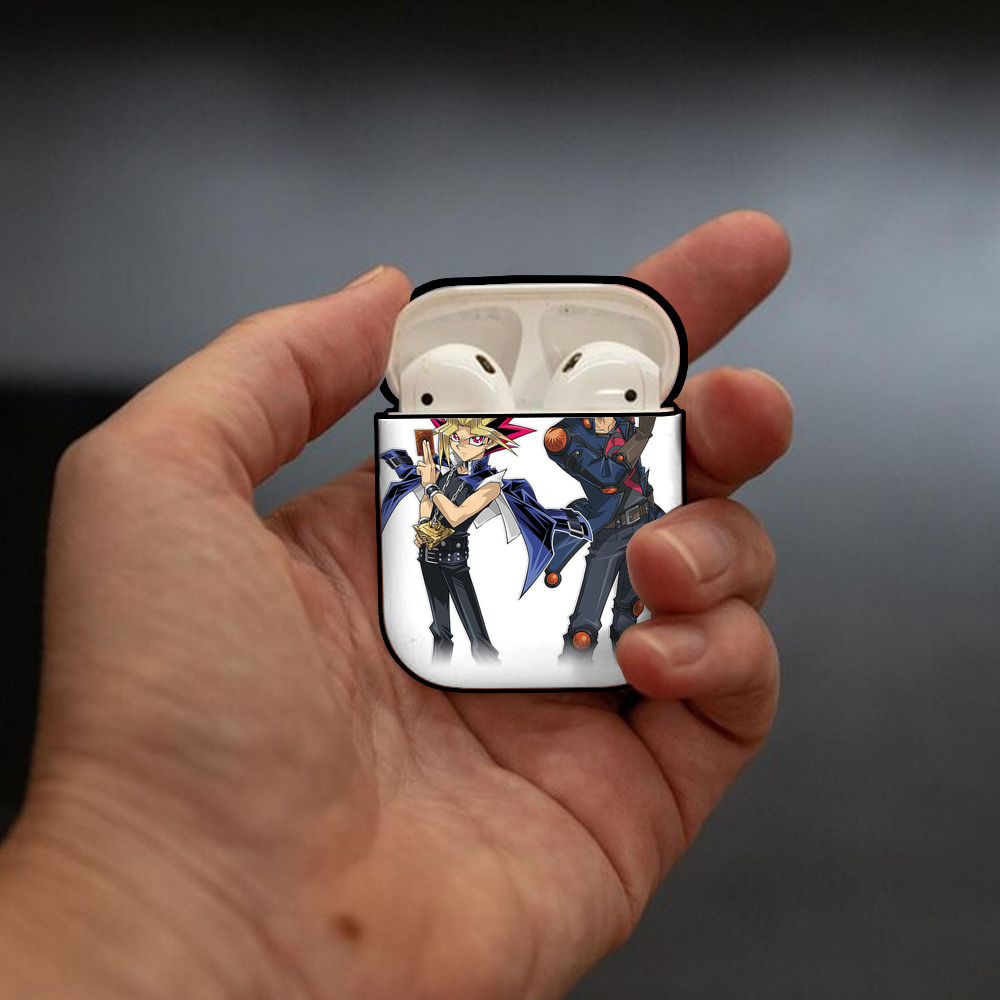 遊☆戯☆王 Yu-Gi-Oh! AirPods 第2世代保護ケース ハードシェル ブラック 耐衝撃・防指紋・カラビナ付き