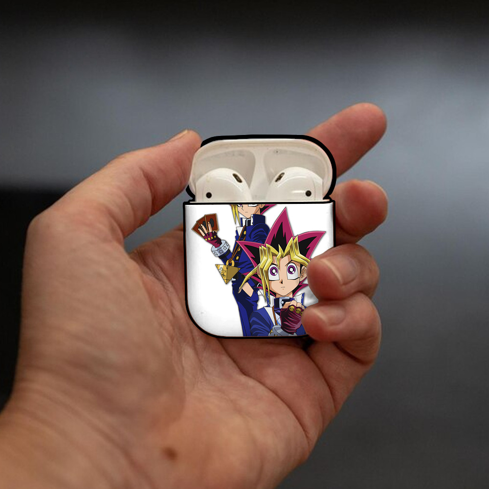 遊☆戯☆王 Yu-Gi-Oh! AirPods 第2世代保護ケース ハードシェル ブラック 耐衝撃・防指紋・カラビナ付き