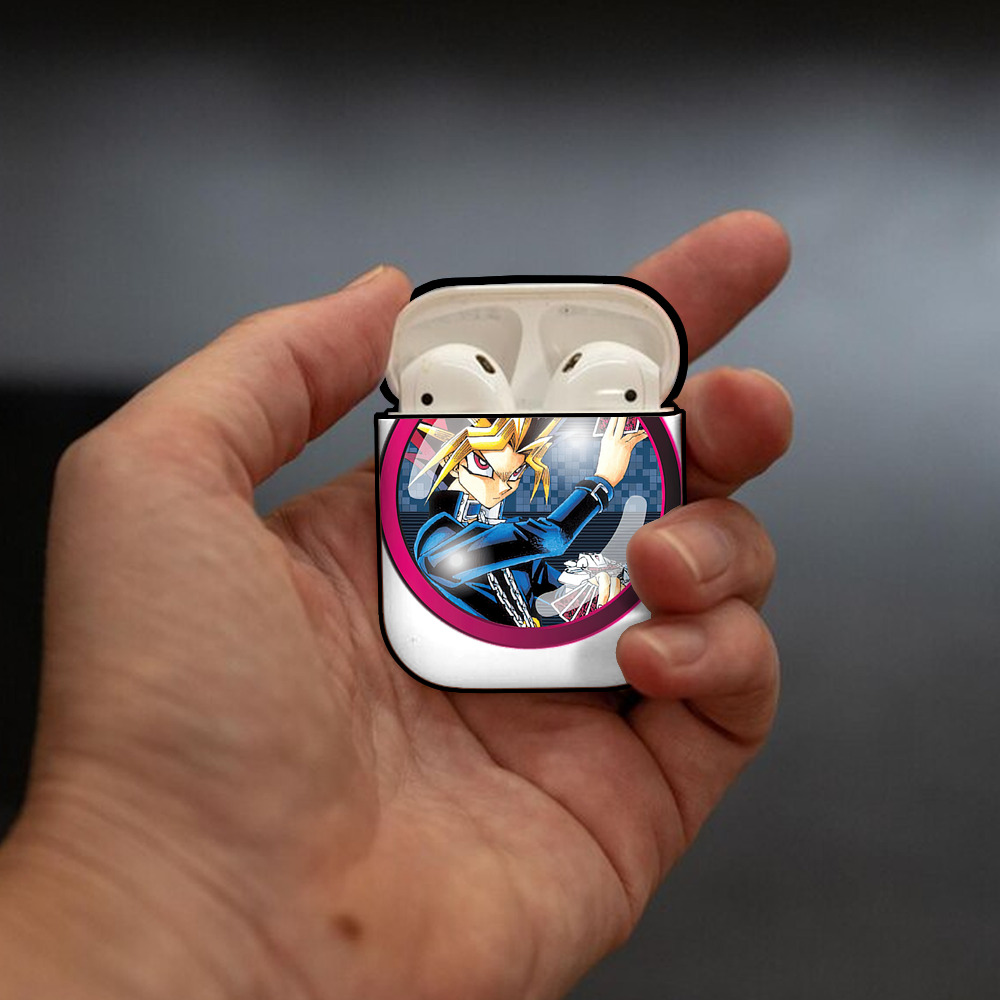遊☆戯☆王 Yu-Gi-Oh! AirPods 第2世代保護ケース ハードシェル ブラック 耐衝撃・防指紋・カラビナ付き