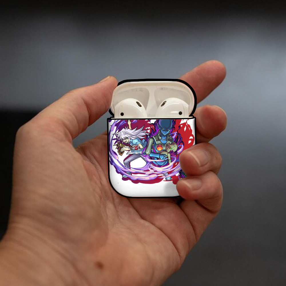 遊☆戯☆王 Yu-Gi-Oh! AirPods 第2世代保護ケース ハードシェル ブラック 耐衝撃・防指紋・カラビナ付き