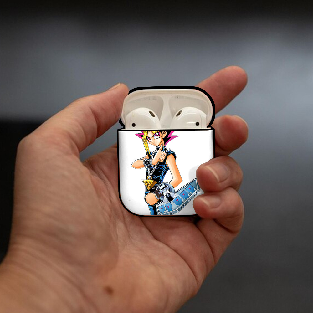 遊☆戯☆王 Yu-Gi-Oh! AirPods 第2世代保護ケース ハードシェル ブラック 耐衝撃・防指紋・カラビナ付き