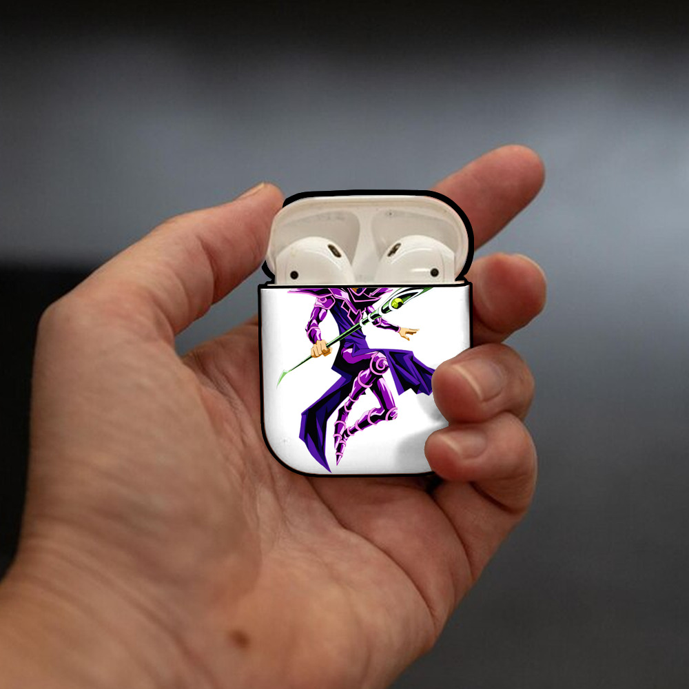 遊☆戯☆王 Yu-Gi-Oh! AirPods 第2世代保護ケース ハードシェル ブラック 耐衝撃・防指紋・カラビナ付き