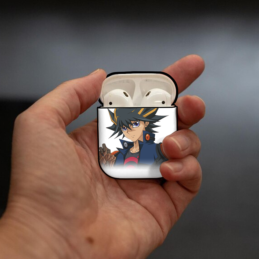 遊☆戯☆王 Yu-Gi-Oh! AirPods 第2世代保護ケース ハードシェル ブラック 耐衝撃・防指紋・カラビナ付き