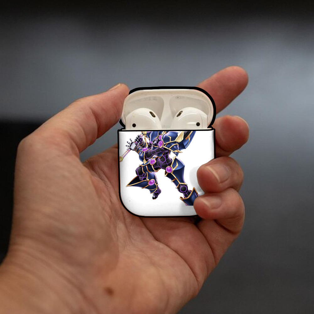 遊☆戯☆王 Yu-Gi-Oh! AirPods 第2世代保護ケース ハードシェル ブラック 耐衝撃・防指紋・カラビナ付き