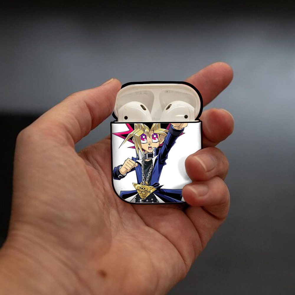 遊☆戯☆王 Yu-Gi-Oh! AirPods 第2世代保護ケース ハードシェル ブラック 耐衝撃・防指紋・カラビナ付き