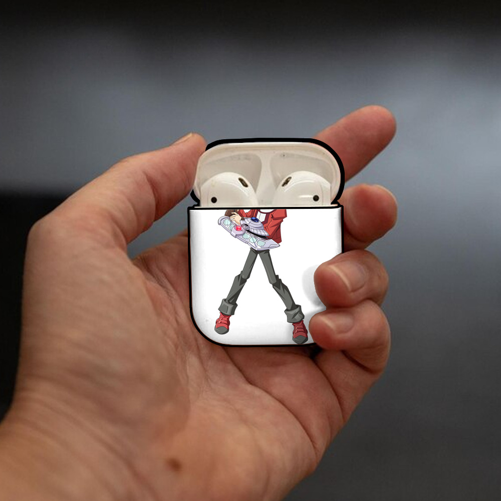 遊☆戯☆王 Yu-Gi-Oh! AirPods 第2世代保護ケース ハードシェル ブラック 耐衝撃・防指紋・カラビナ付き