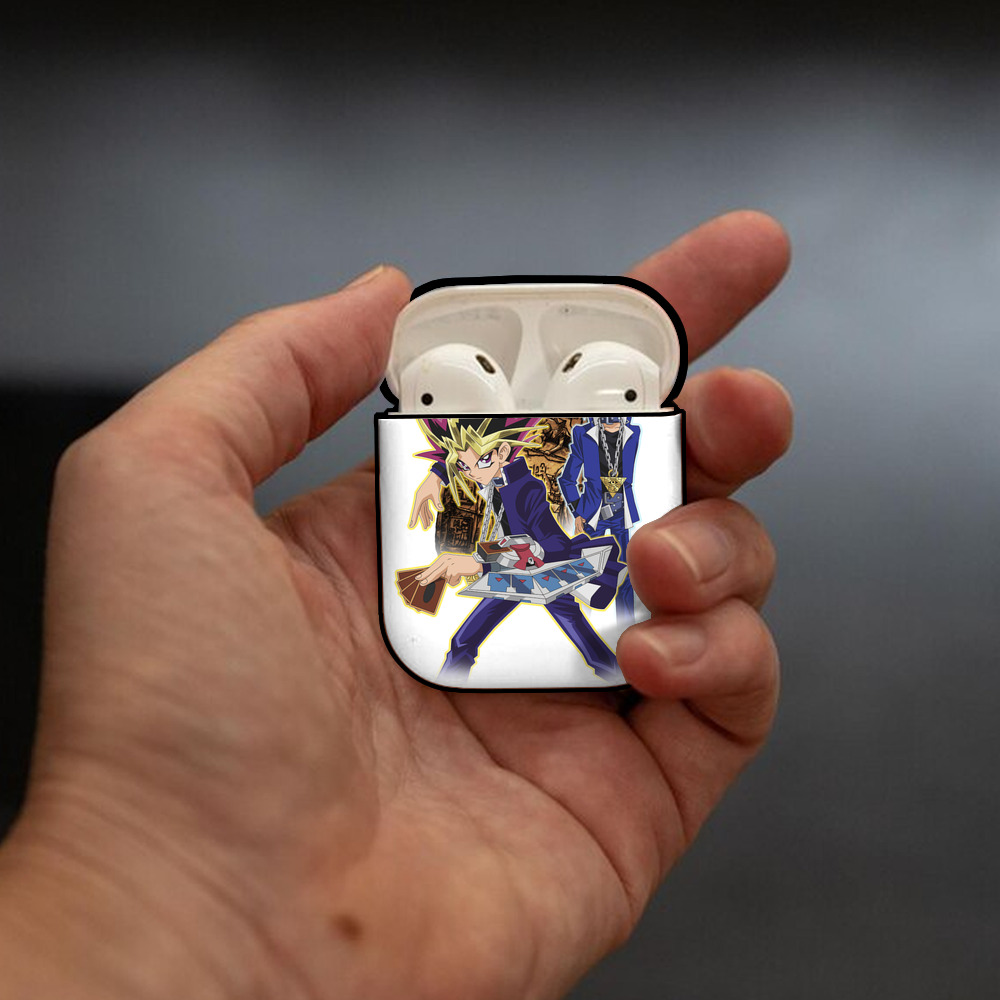 遊☆戯☆王 Yu-Gi-Oh! AirPods 第2世代保護ケース ハードシェル ブラック 耐衝撃・防指紋・カラビナ付き