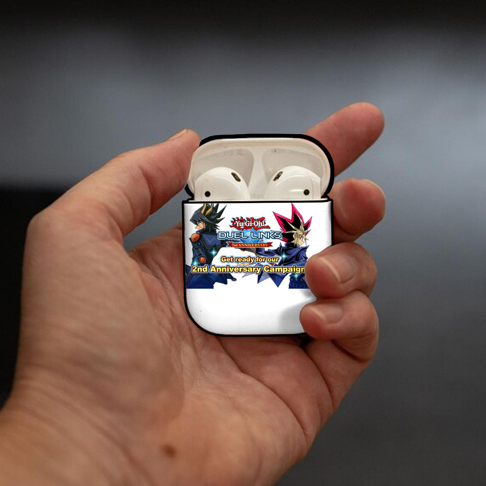 遊☆戯☆王 Yu-Gi-Oh! AirPods 第2世代保護ケース ハードシェル ブラック 耐衝撃・防指紋・カラビナ付き