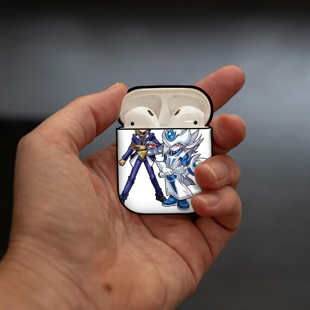 遊☆戯☆王 Yu-Gi-Oh! AirPods 第2世代保護ケース ハードシェル ブラック 耐衝撃・防指紋・カラビナ付き