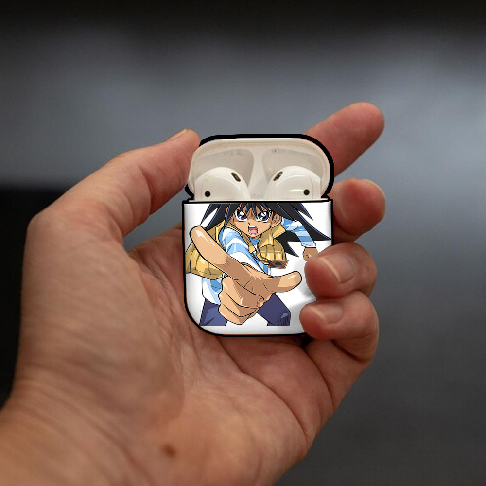 遊☆戯☆王 Yu-Gi-Oh! AirPods 第2世代保護ケース ハードシェル ブラック 耐衝撃・防指紋・カラビナ付き