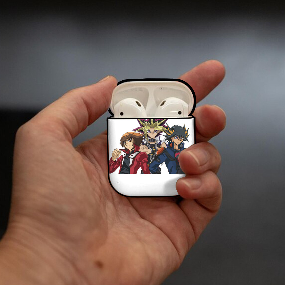遊☆戯☆王 Yu-Gi-Oh! AirPods 第2世代保護ケース ハードシェル ブラック 耐衝撃・防指紋・カラビナ付き