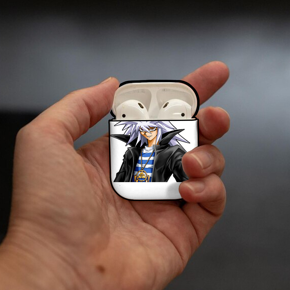 遊☆戯☆王 Yu-Gi-Oh! AirPods 第2世代保護ケース ハードシェル ブラック 耐衝撃・防指紋・カラビナ付き