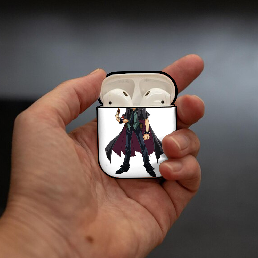 遊☆戯☆王 Yu-Gi-Oh! AirPods 第2世代保護ケース ハードシェル ブラック 耐衝撃・防指紋・カラビナ付き