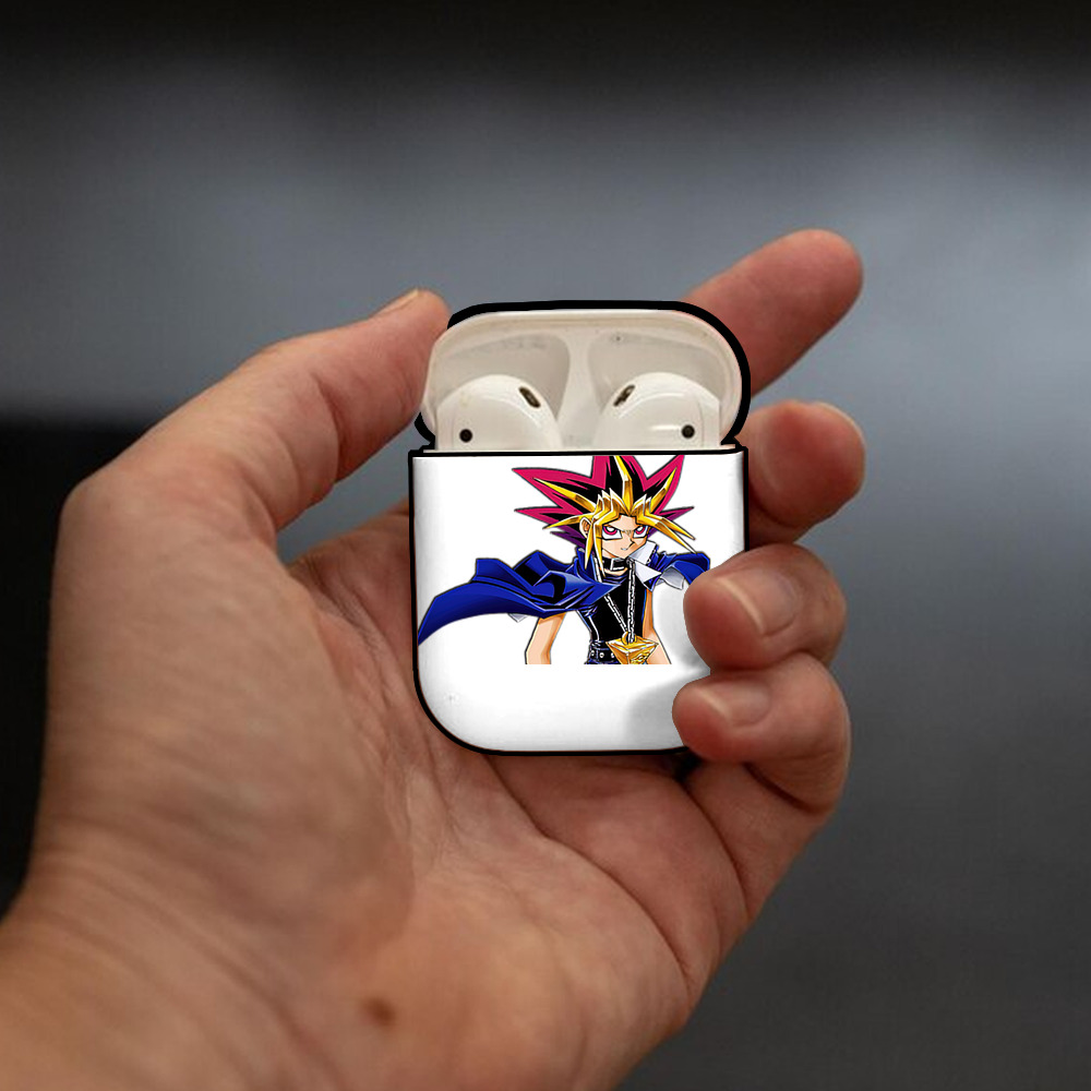 遊☆戯☆王 Yu-Gi-Oh! AirPods 第2世代保護ケース ハードシェル ブラック 耐衝撃・防指紋・カラビナ付き