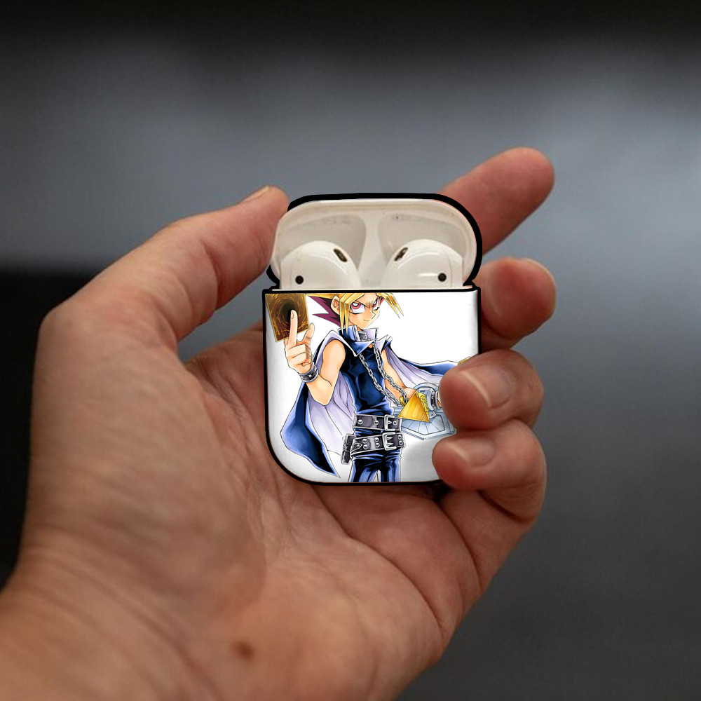 遊☆戯☆王 Yu-Gi-Oh! AirPods 第2世代保護ケース ハードシェル ブラック 耐衝撃・防指紋・カラビナ付き