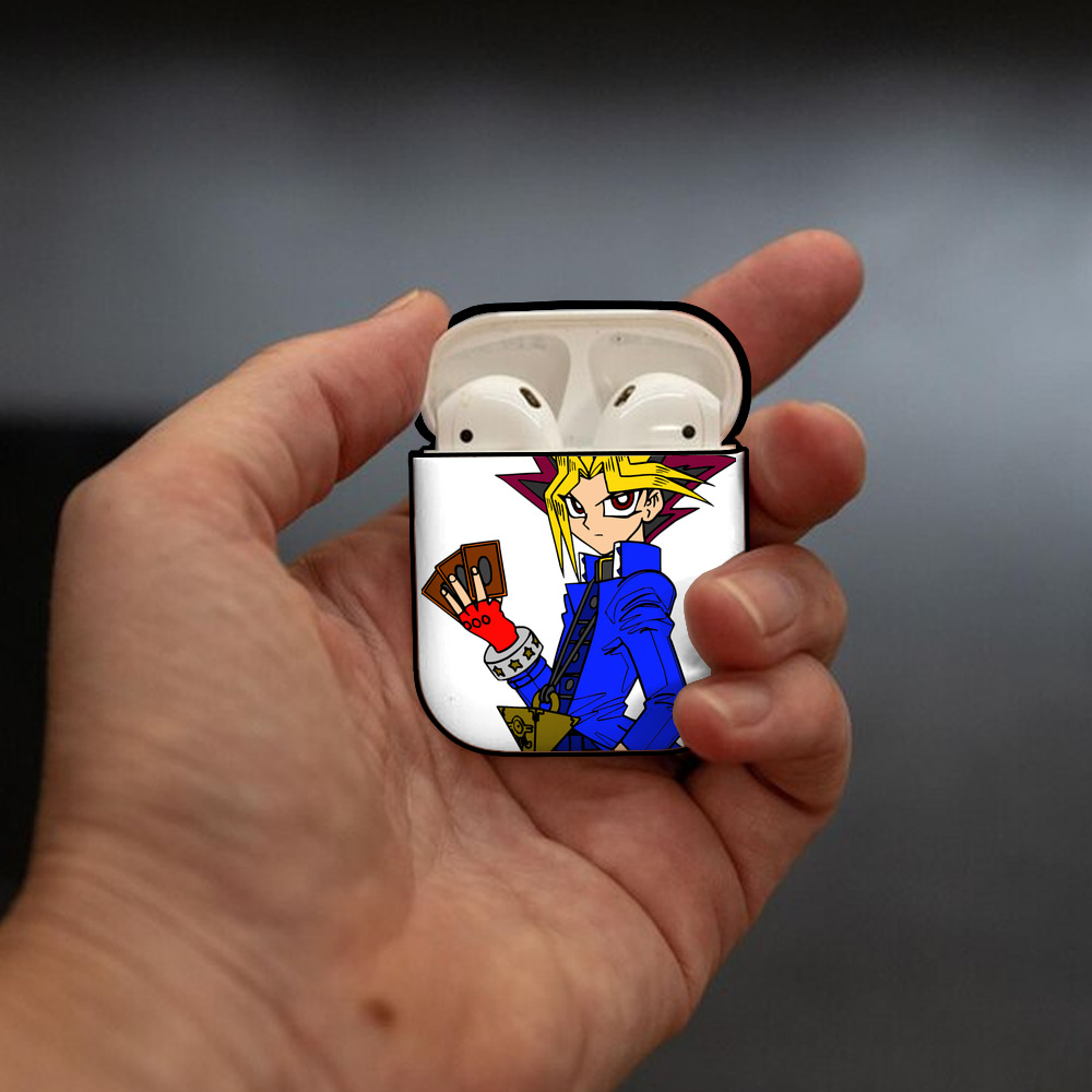 遊☆戯☆王 Yu-Gi-Oh! AirPods 第2世代保護ケース ハードシェル ブラック 耐衝撃・防指紋・カラビナ付き