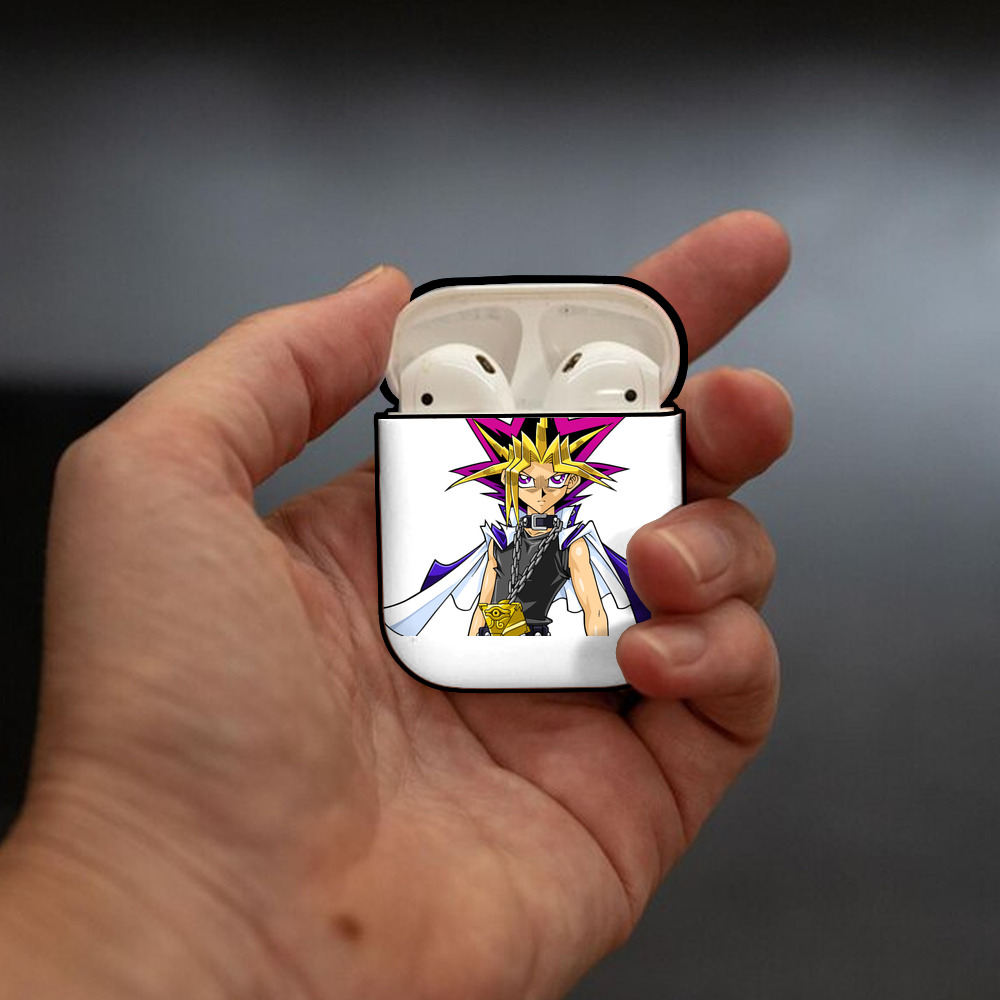 遊☆戯☆王 Yu-Gi-Oh! AirPods 第2世代保護ケース ハードシェル ブラック 耐衝撃・防指紋・カラビナ付き