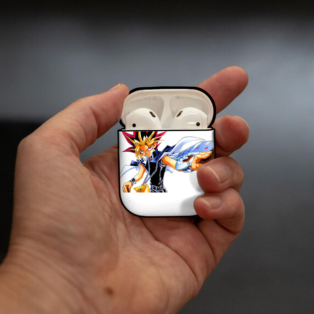 遊☆戯☆王 Yu-Gi-Oh! AirPods 第2世代保護ケース ハードシェル ブラック 耐衝撃・防指紋・カラビナ付き