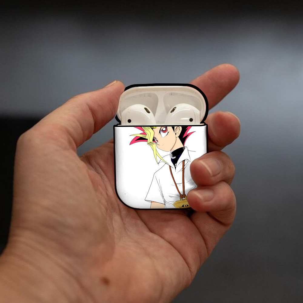 遊☆戯☆王 Yu-Gi-Oh! AirPods 第2世代保護ケース ハードシェル ブラック 耐衝撃・防指紋・カラビナ付き