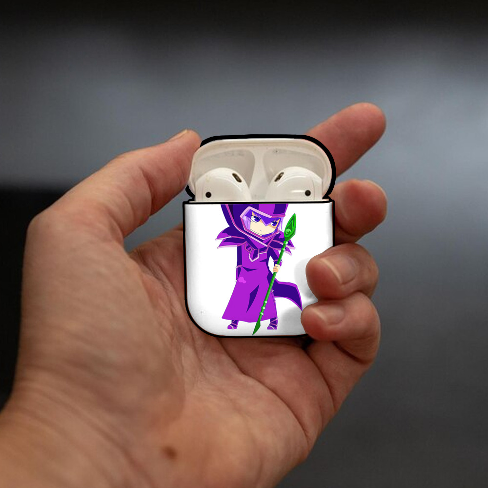 遊☆戯☆王 Yu-Gi-Oh! AirPods 第2世代保護ケース ハードシェル ブラック 耐衝撃・防指紋・カラビナ付き