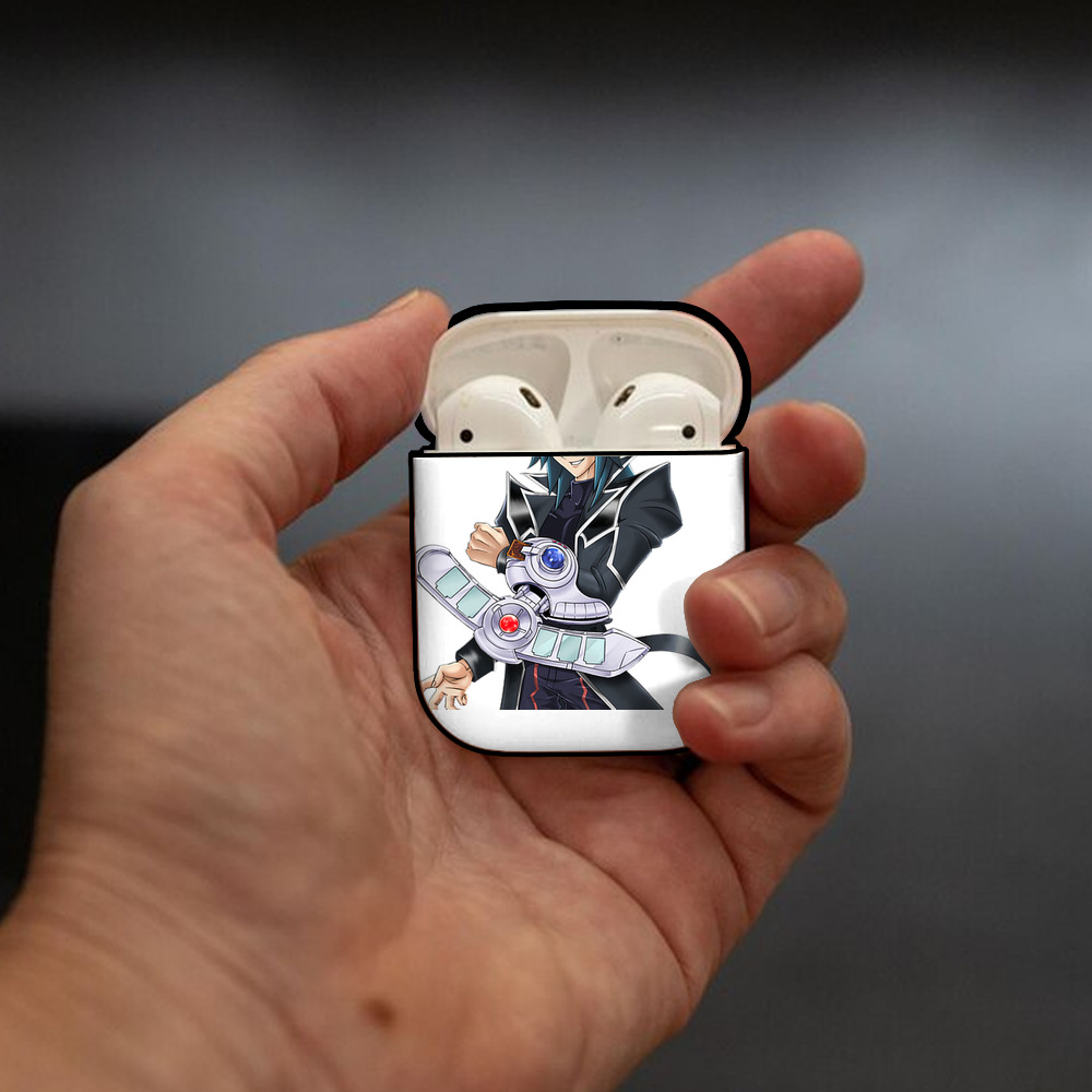 遊☆戯☆王 Yu-Gi-Oh! AirPods 第2世代保護ケース ハードシェル ブラック 耐衝撃・防指紋・カラビナ付き