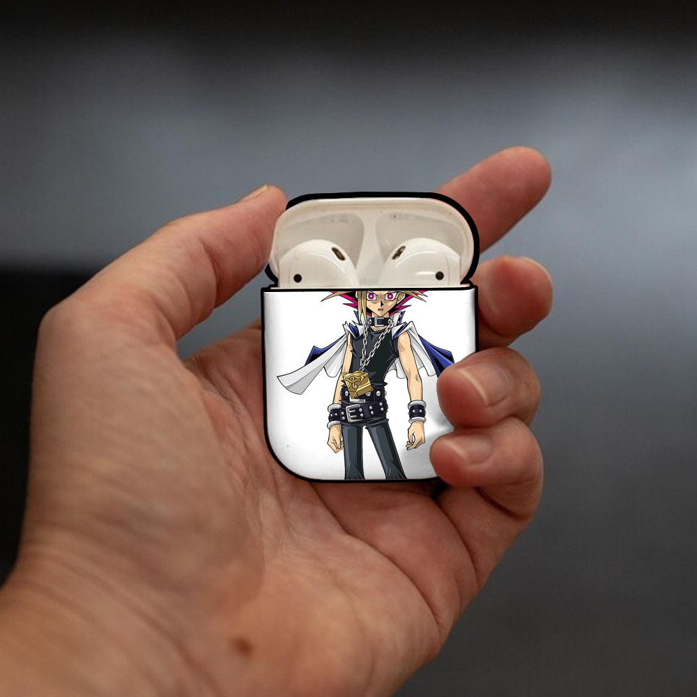 遊☆戯☆王 Yu-Gi-Oh! AirPods 第2世代保護ケース ハードシェル ブラック 耐衝撃・防指紋・カラビナ付き