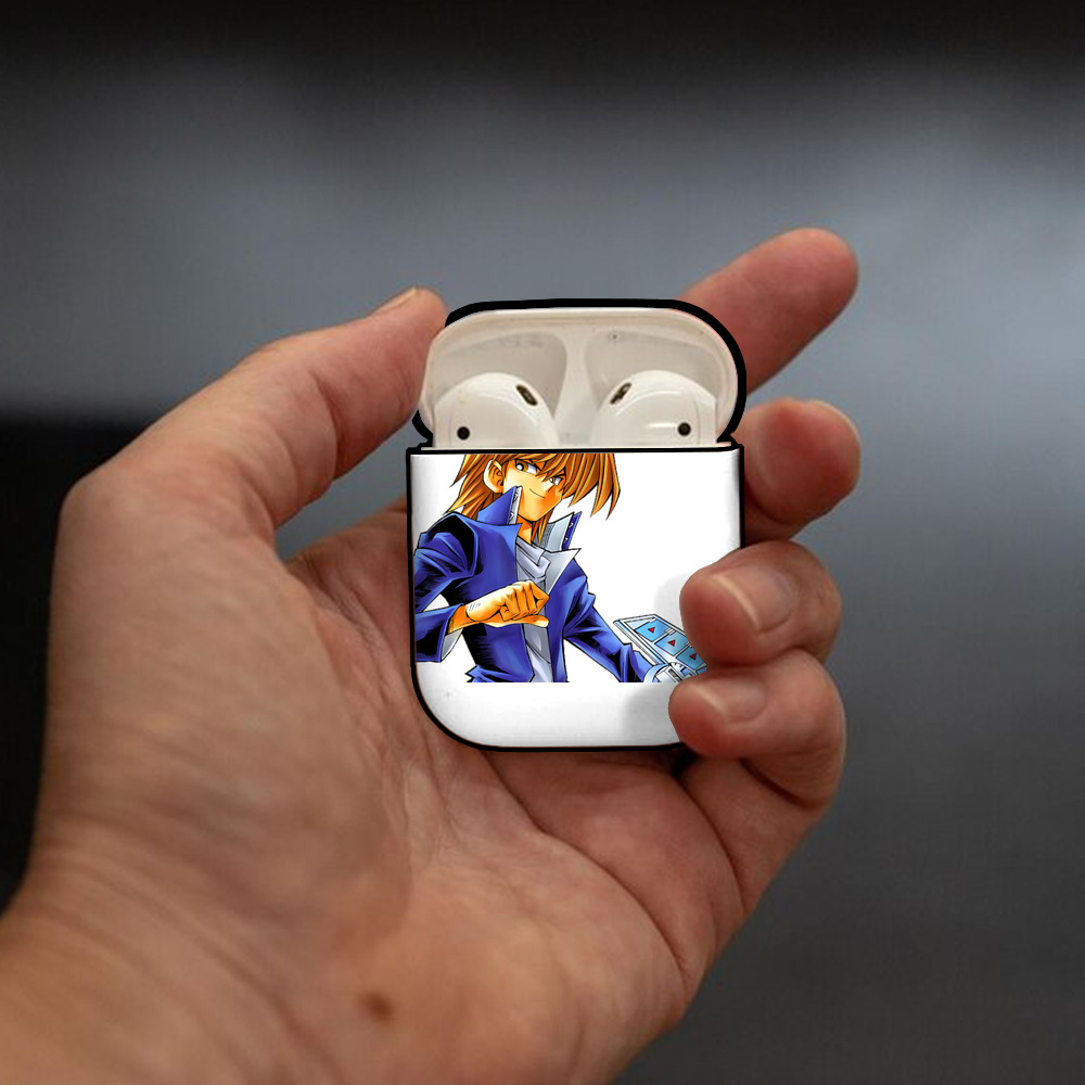 遊☆戯☆王 Yu-Gi-Oh! AirPods 第2世代保護ケース ハードシェル ブラック 耐衝撃・防指紋・カラビナ付き