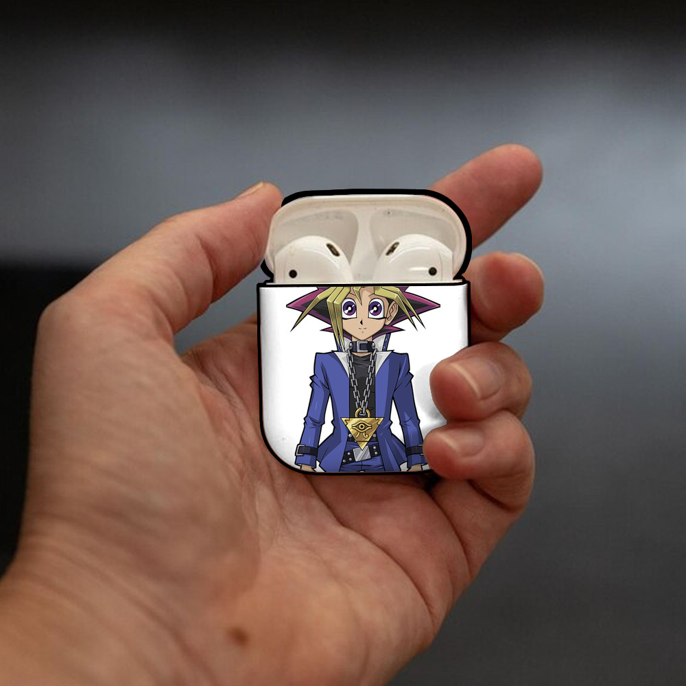 遊☆戯☆王 Yu-Gi-Oh! AirPods 第2世代保護ケース ハードシェル ブラック 耐衝撃・防指紋・カラビナ付き