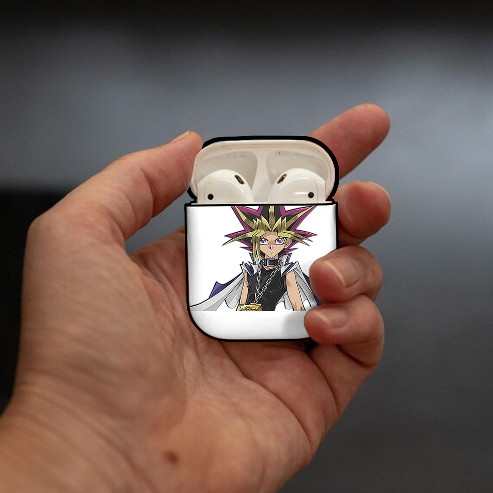 遊☆戯☆王 Yu-Gi-Oh! AirPods 第2世代保護ケース ハードシェル ブラック 耐衝撃・防指紋・カラビナ付き
