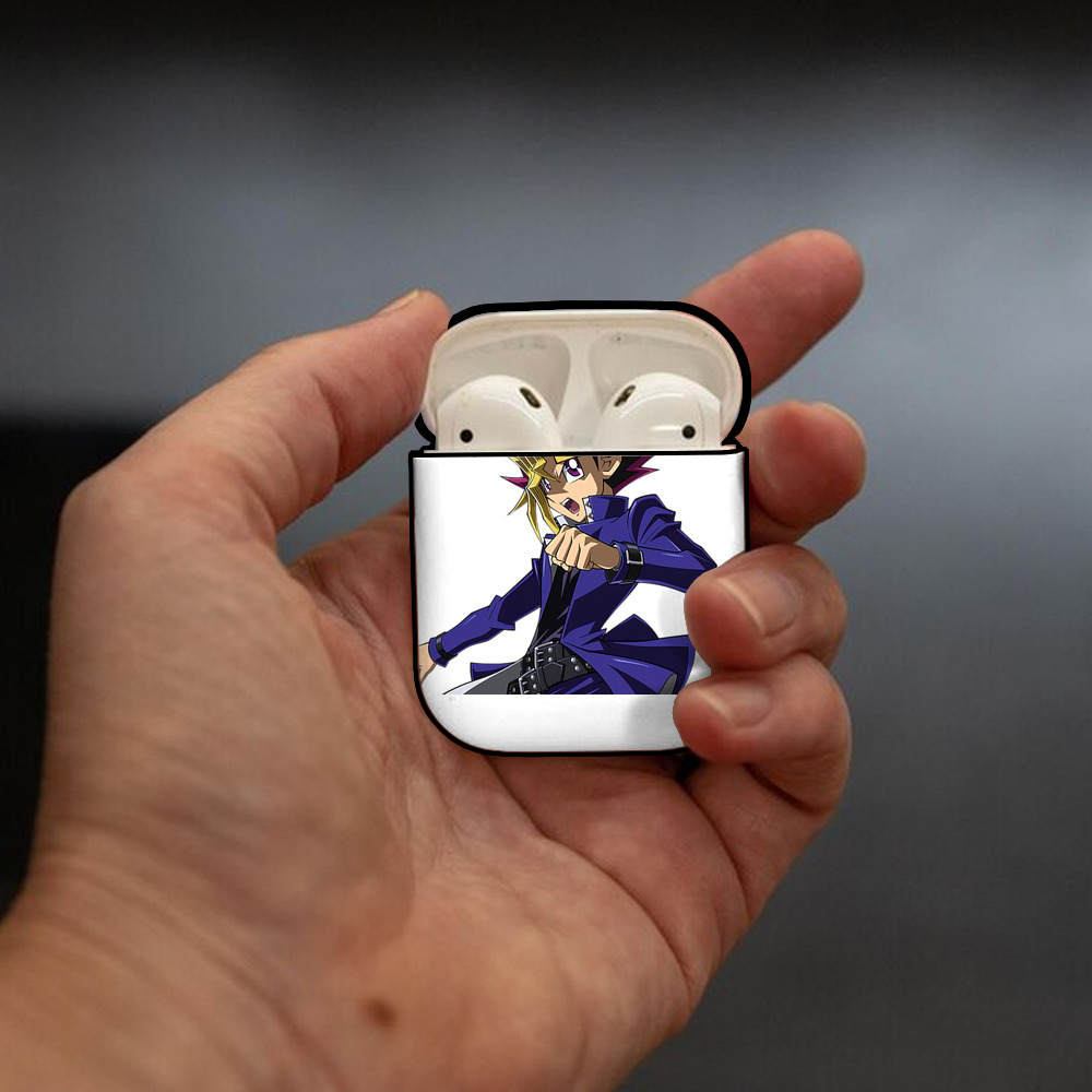 遊☆戯☆王 Yu-Gi-Oh! AirPods 第2世代保護ケース ハードシェル ブラック 耐衝撃・防指紋・カラビナ付き