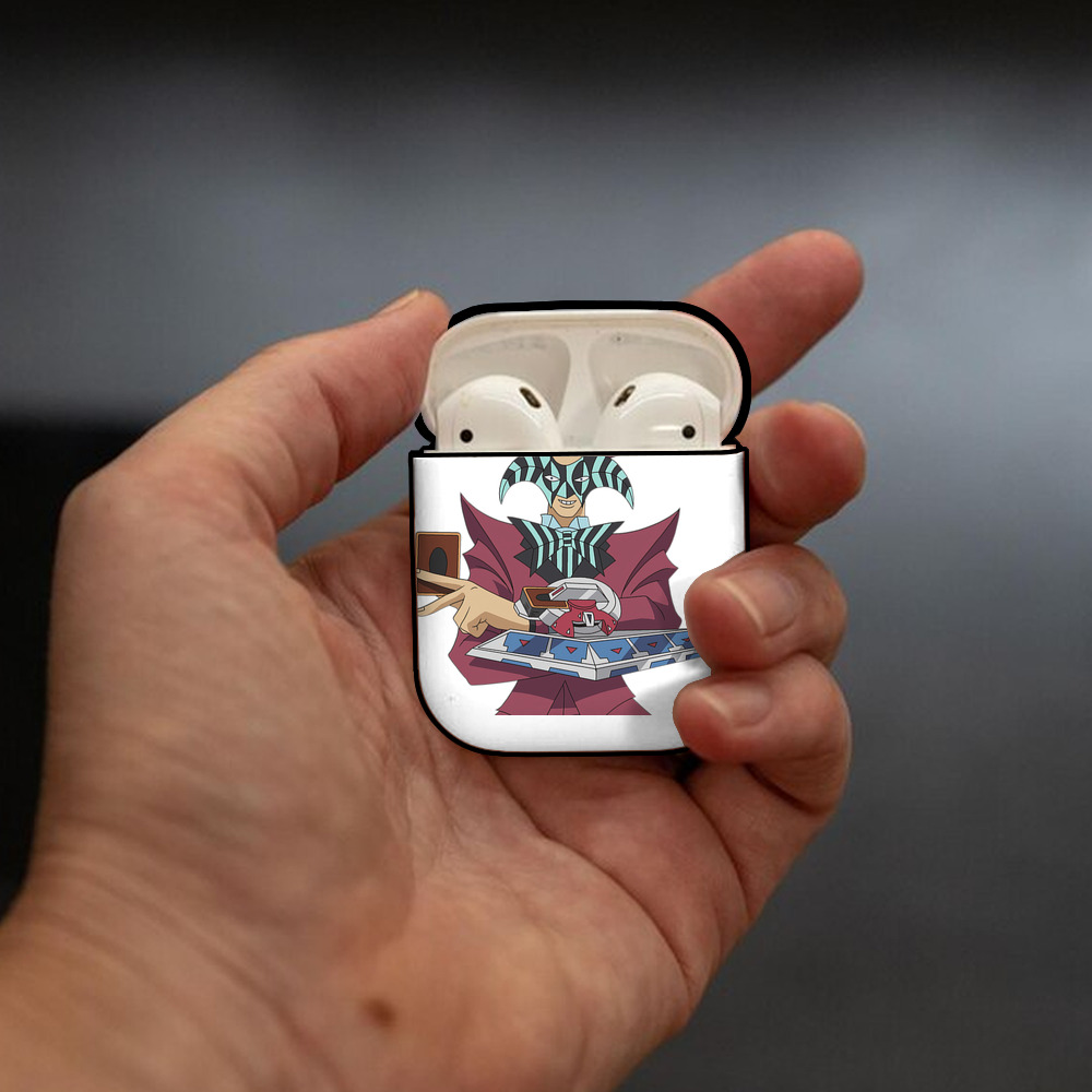 遊☆戯☆王 Yu-Gi-Oh! AirPods 第2世代保護ケース ハードシェル ブラック 耐衝撃・防指紋・カラビナ付き