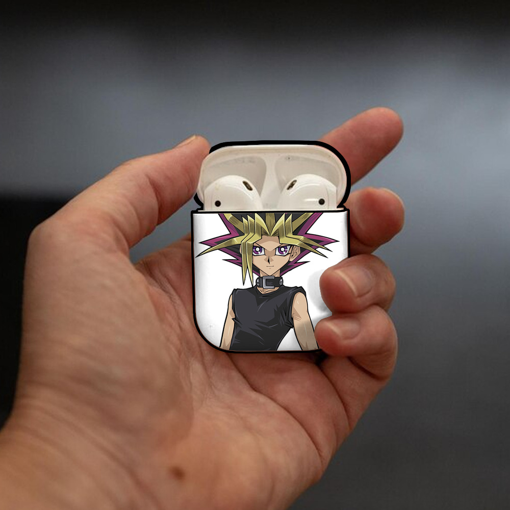 遊☆戯☆王 Yu-Gi-Oh! AirPods 第2世代保護ケース ハードシェル ブラック 耐衝撃・防指紋・カラビナ付き