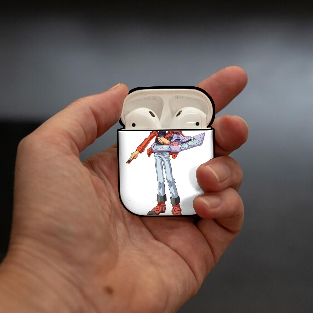 遊☆戯☆王 Yu-Gi-Oh! AirPods 第2世代保護ケース ハードシェル ブラック 耐衝撃・防指紋・カラビナ付き